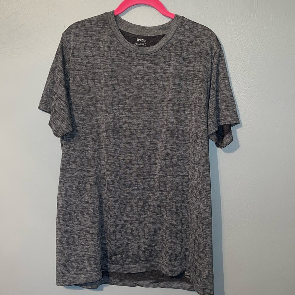 D Like new Men’s breathable athletic shirt